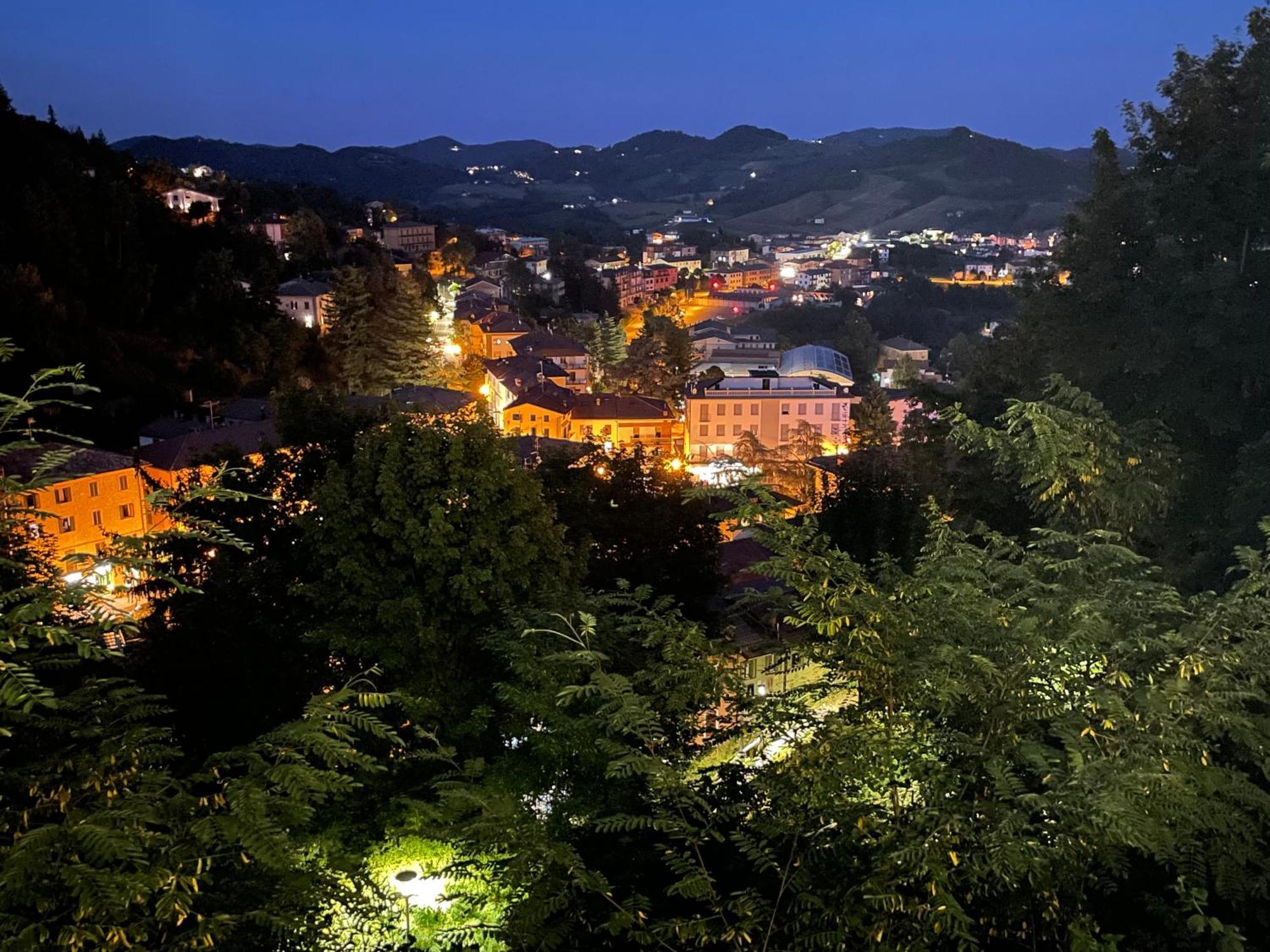 Novecento Luxury&Spa Residence 4 Stelle Montese Eksteriør billede